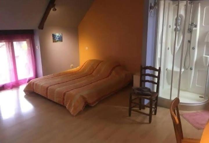 Chambre Chez L'Habitant Rueyres 外观 照片